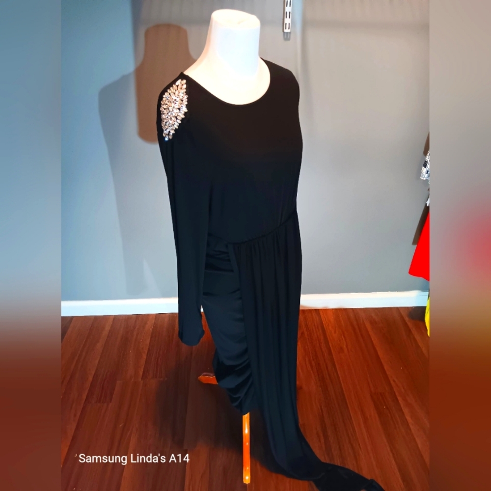 Elegant Black Gown with Embellished Shoulder